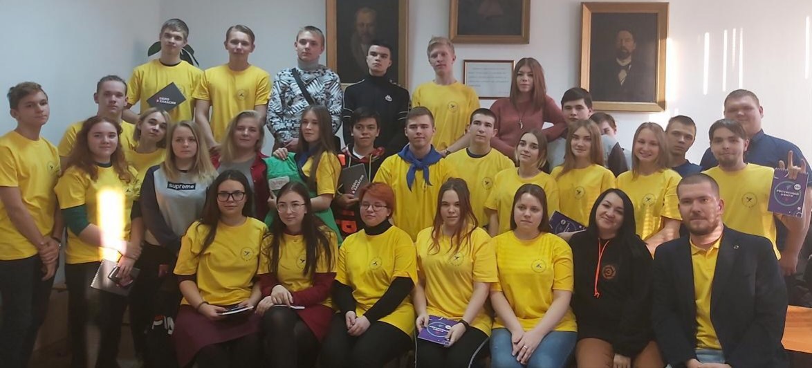 Волонтёрский отряд Республиканского центра дополнительного образования совместно с волонтёрами Хакасского политехнического колледжа приняли участие в мероприятии «Волонтёрская книжка» 30 января 2020 года
