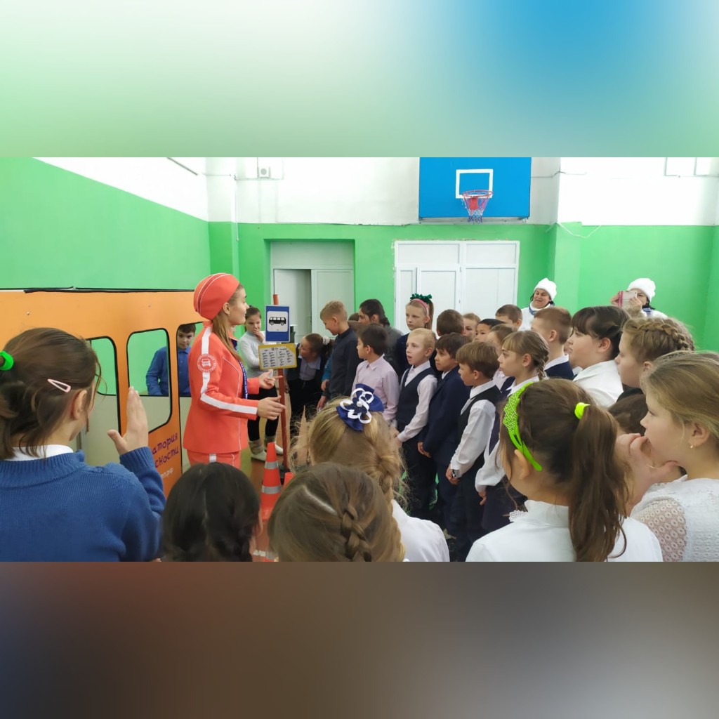 Специалисты Лаборатории безопасности и Центра профилактики провели новогоднию ПДД-ку в Знамеской СОШ боградского района с целью закрепления знаний ПДД
