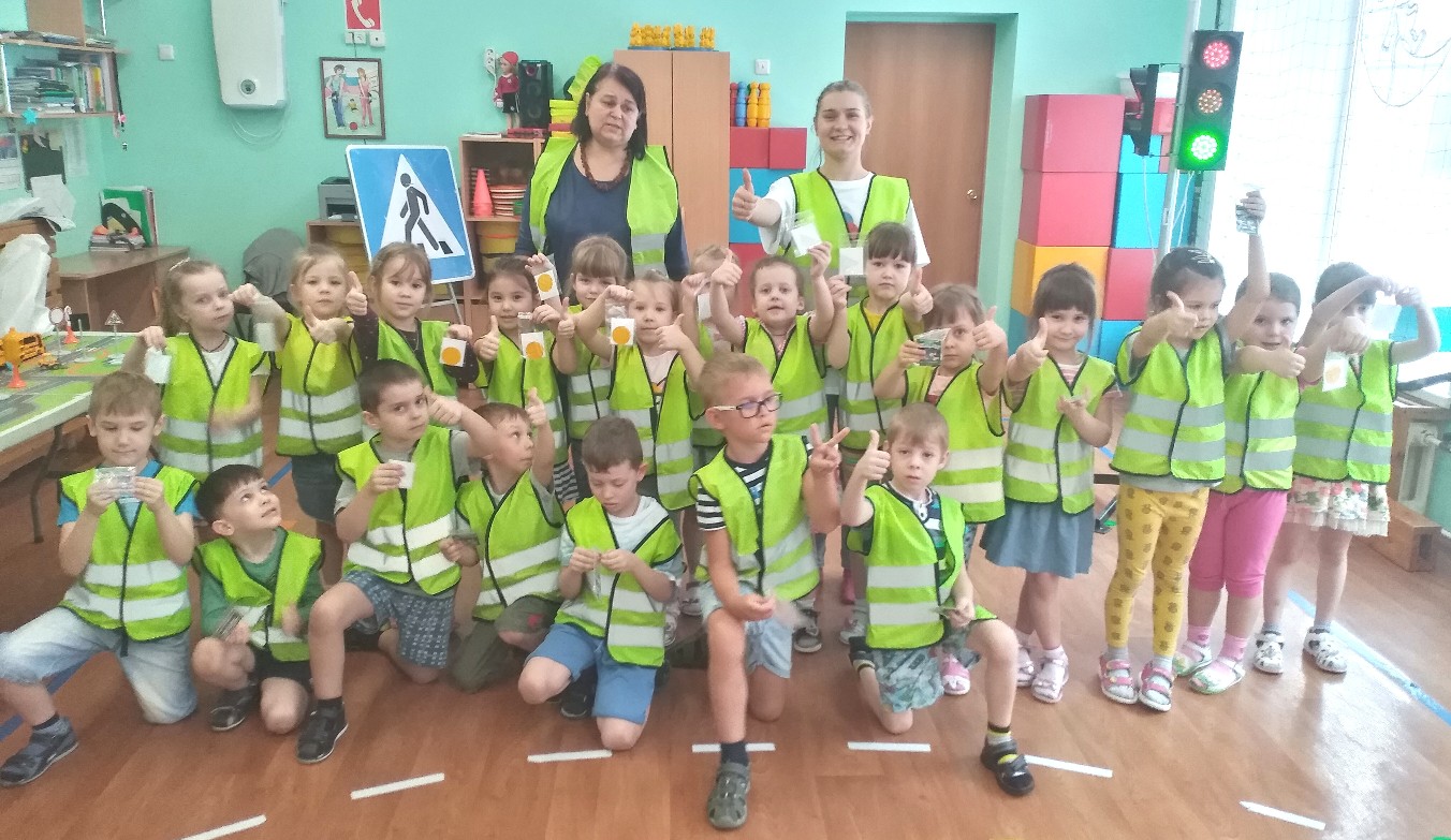 Прошла акция «Невидимкой быть опасно» в детском саду «Машенька» г. Абакан